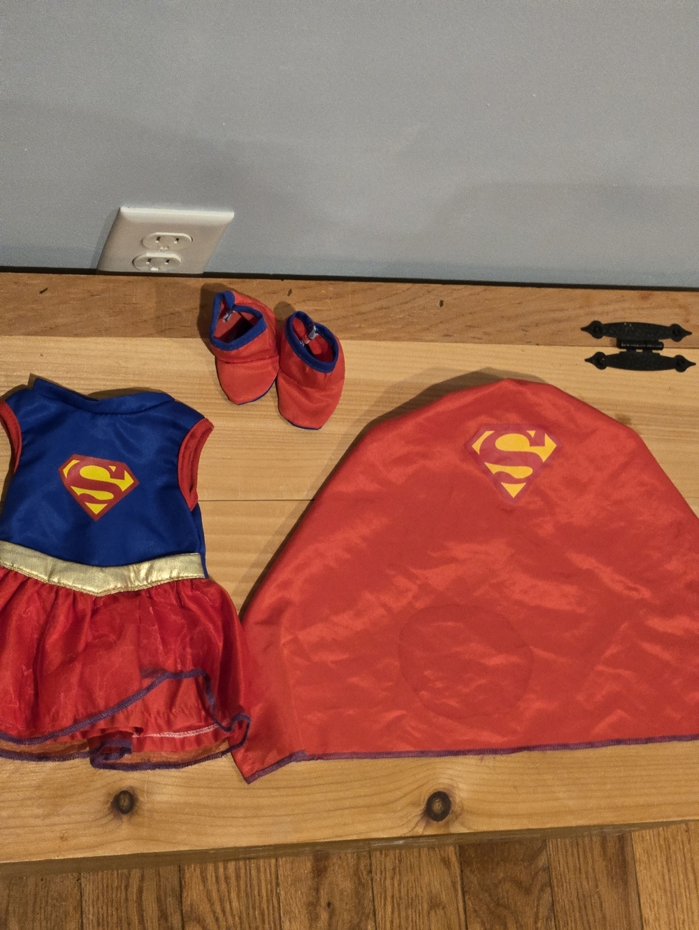 DC Comics Supergirl Costume Set in Red, Blue and Gold For 18" Dolls